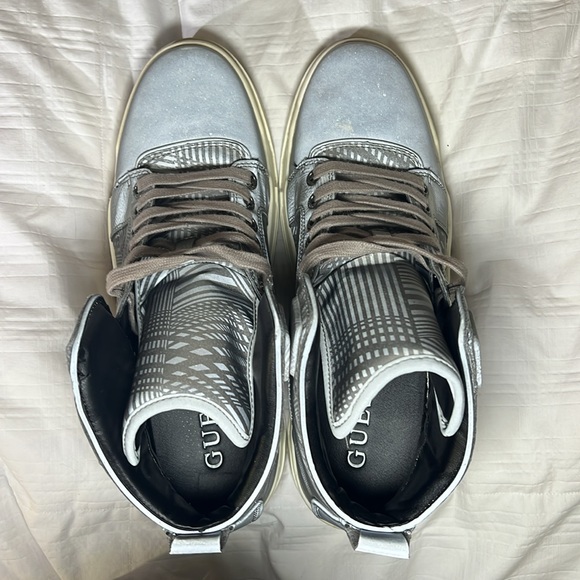 Men's US 10.5 Guess Iridescent Street High Tops - Picture 5 of 6